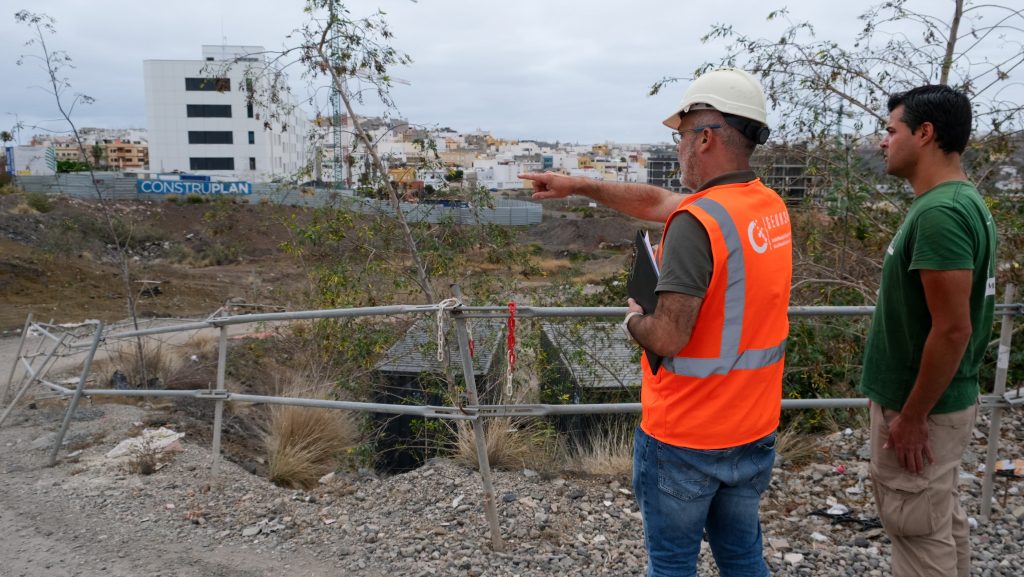 Técnico de Geursa junto a operario de Medio Ambiente del Cabildo