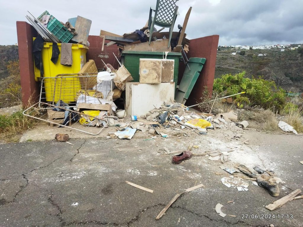 Vertido de escombros realizado en la zona de medianías y objeto de la sanción de los agentes locales