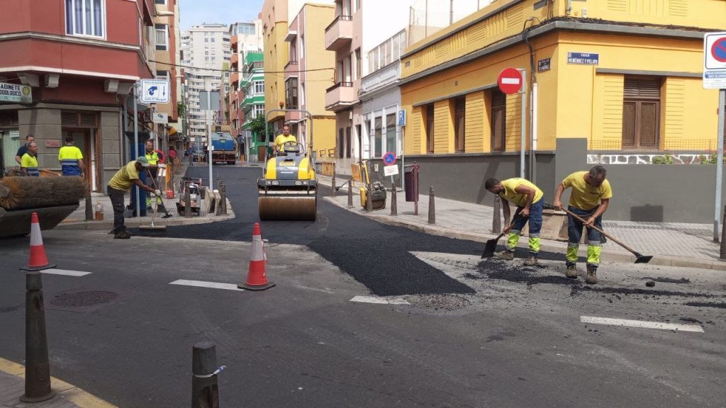 El Ayuntamiento mejora el saneamiento en la calle Pi y Margall tras renovar el colector (1)