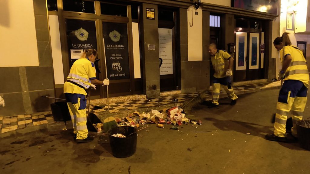 El Ayuntamiento recoge 1.110 kilos de residuos tras la celebración de los Fuegos de San Lorenzo (2)