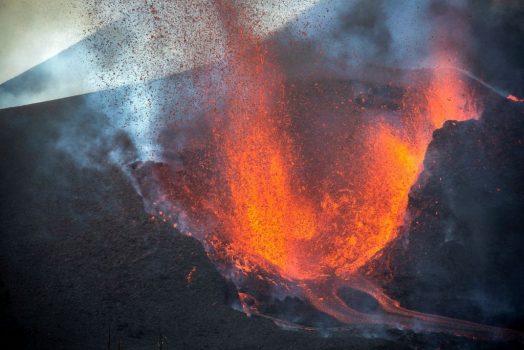 El CSIC y el Gobierno de Canarias firman un protocolo para reducir el riesgo volcánico