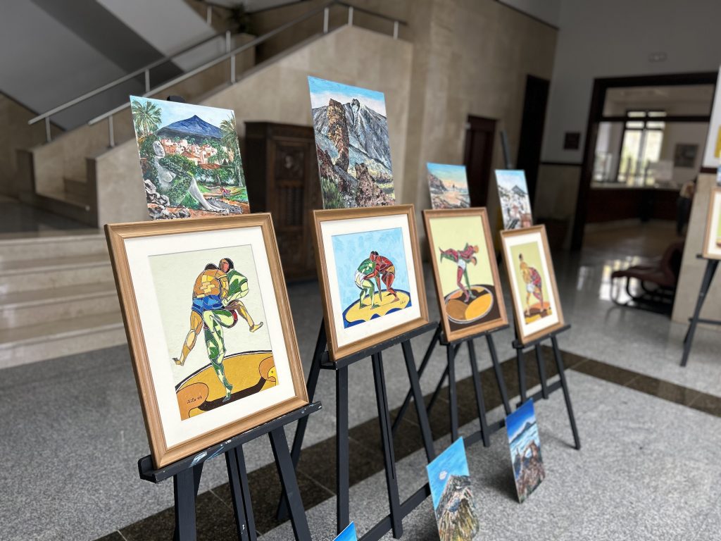 Exposición de Marcial Betancort en el hall del Ayuntamiento de Santa Úrsula