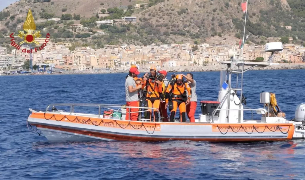 Hallan cinco cadáveres dentro del yate hundido en Sicilia y buscan al último desaparecido