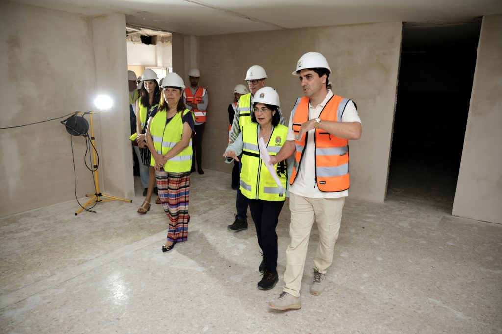 La alcaldesa visita las obras que convertirán el antiguo Colegio Gutiérrez Rubalcava en la Casa de la Infancia y la Familia (1)