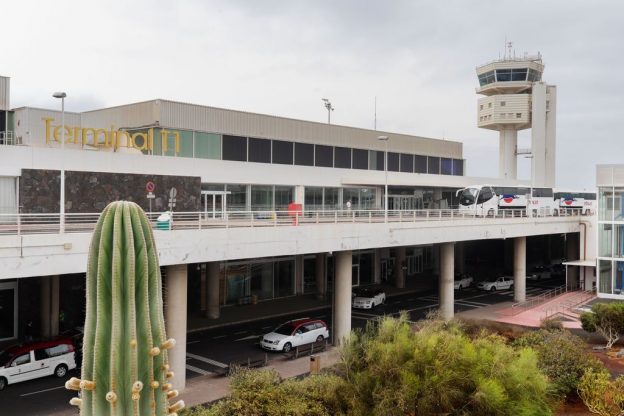 La baja visibilidad obliga al cierre del tráfico aéreo de Lanzarote durante varias horas