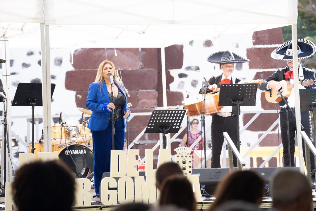 030924 Josefina Alemán durante una actuación en La Gomera