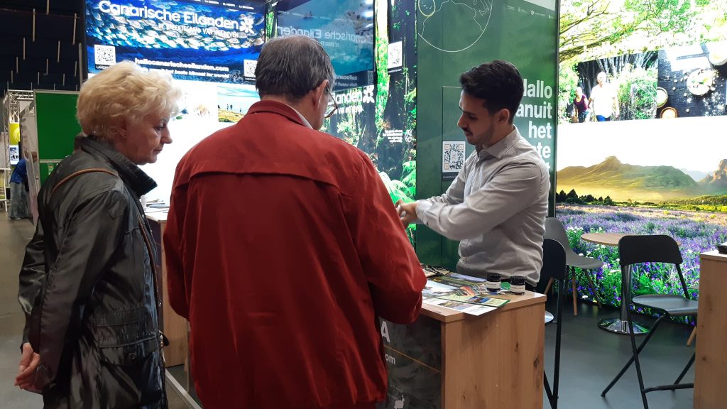 160924 Informador turístico de La Gomera en la feria Beleef de Países Bajos (1)