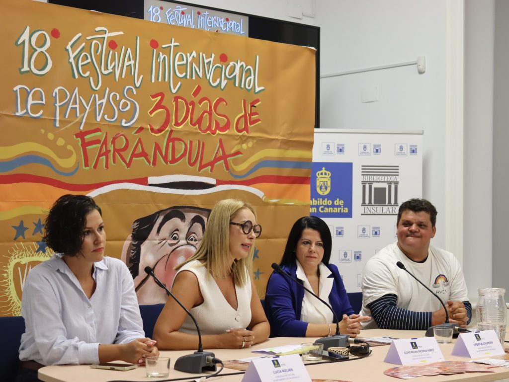 De izq a dcha, Lucía Melián, Guacimara Medina, Fabiola Calderín y Luis Monzón