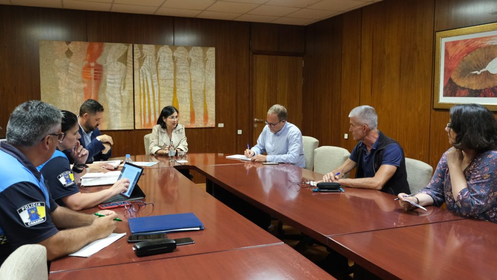 El Ayuntamiento diseña un dispositivo especial de seguridad y movilidad para el inicio del curso escolar - Foto Archivo Reunión AMPAS (2)