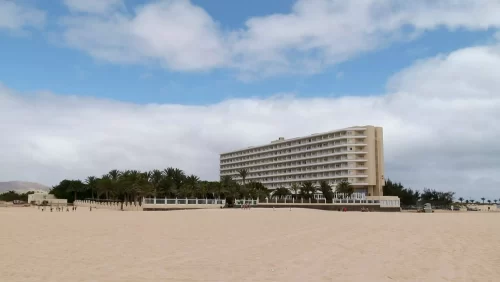 El TC falla que corresponde al Estado decidir si derriba un hotel de RIU en Fuerteventura