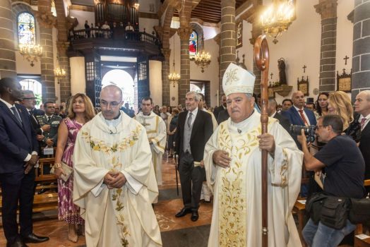 El obispo de Canarias pide soluciones para que el Atlántico deje de ser un cementerio