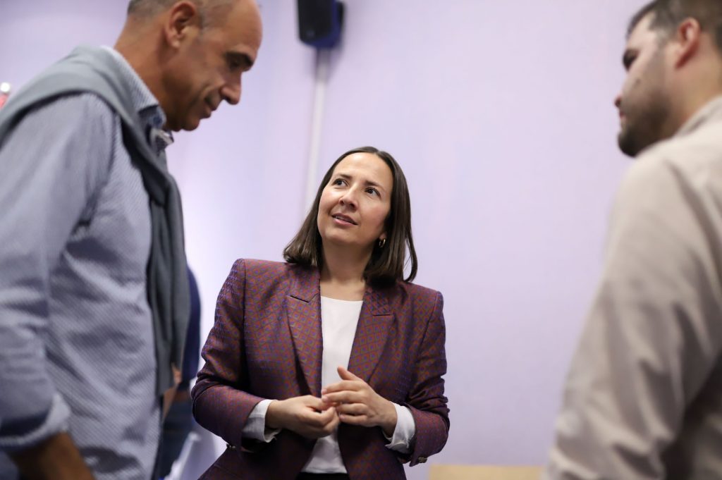 FOTO. Imagen de archivo. Lorena Hernández durante una reunión de la Comisión de Deportes y Juegos Autóctonos y Tradicionales (1)