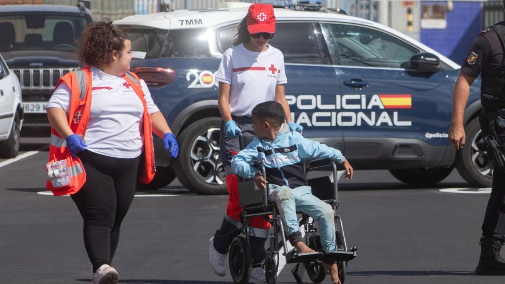 La justicia suspende el protocolo de atención a menores migrantes del Gobierno canario