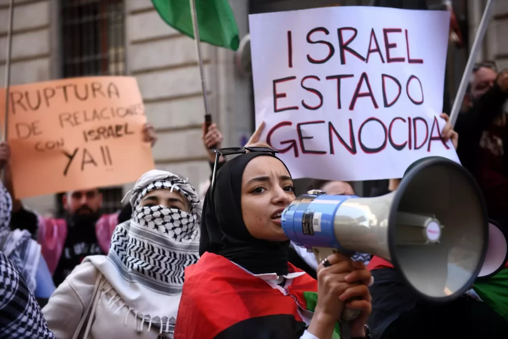 Manifestantes piden en la Puerta del Sol archivo