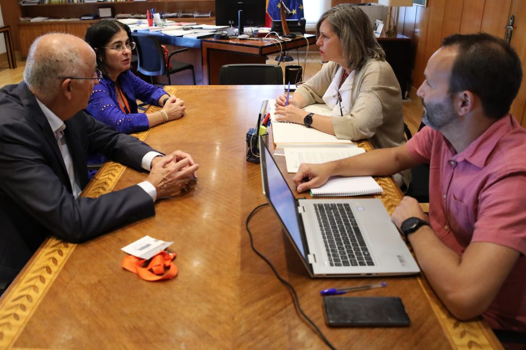 Reunión de la alcaldesa Carolina Darias y el concejal Francisco Hernández Spínola con la directora general del Agua, María Dolores Pascual