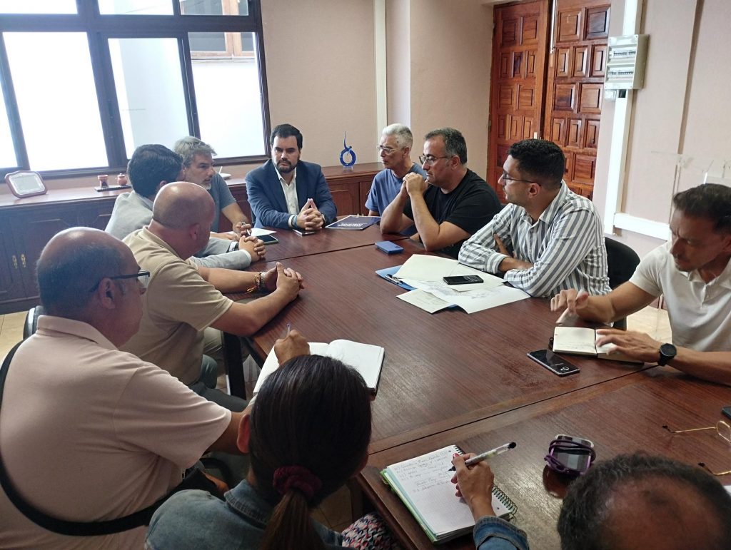 Reunión de la mesa técnica celebrada ayer en el Ayuntamiento de Puerto de la Cruz (1)