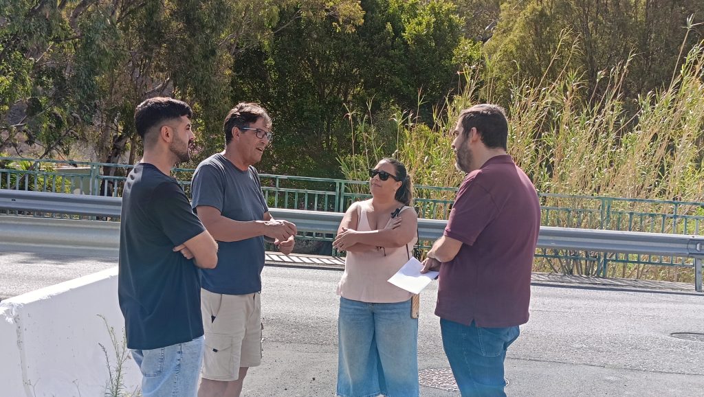 Rubens Ascanio e Idaira Afonso con vecinos en Valle Tabares