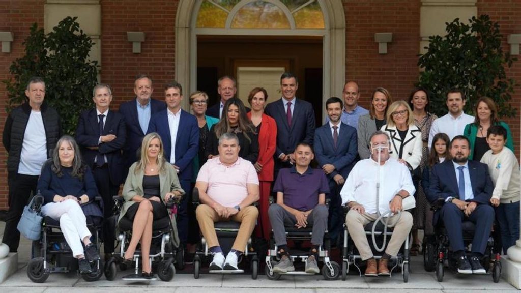 Sánchez recibe a cuidadores y enfermos de ELA y celebra el acuerdo para la futura ley