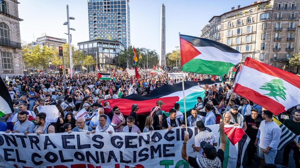 Una manifestación denuncia en Barcelona el genocidio palestino por Israel