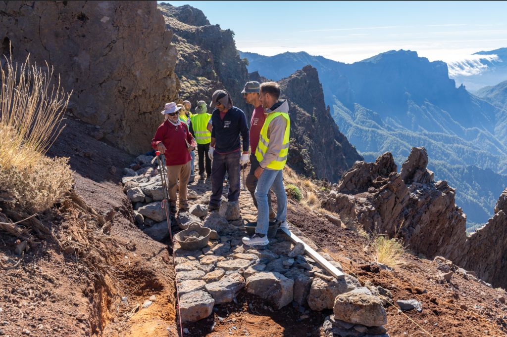 211024 NP Transición Ecológica destina 985.000 euros a la mejora de la Red de Senderos del Parque Nacional Taburiente