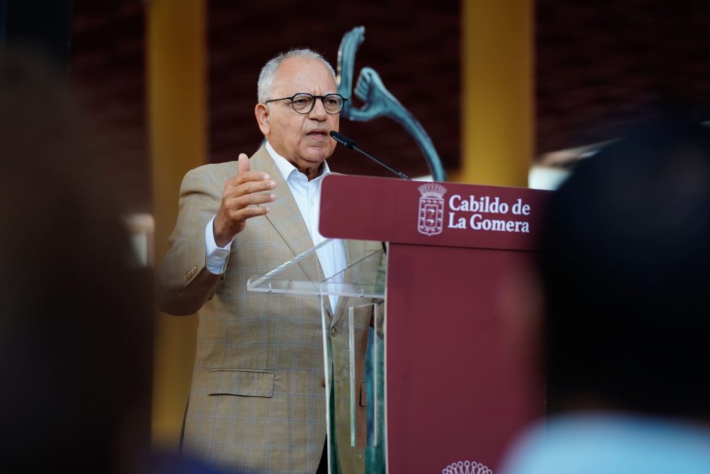 Casimiro Curbelo durante una intervención