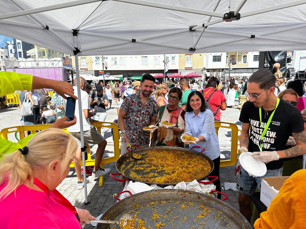 Darias asiste a la tradicional paella popular 3