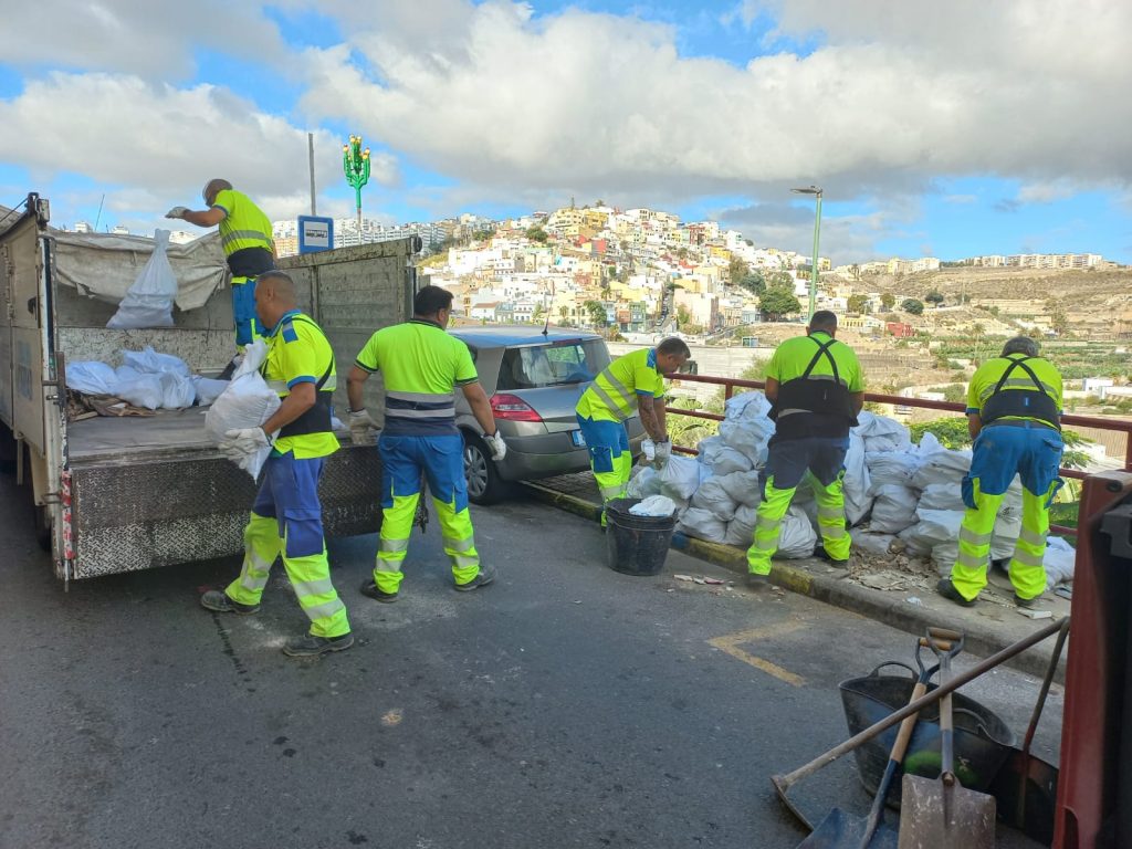 El Ayuntamiento retira más de 33.000 kilos de residuos en vertidos incontrolados de la ciudad (3)