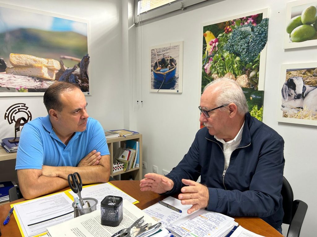 El consejero insular Miguel Hidalgo y el concejal de Urbanismo, José Manuel Santana, durante la reunión