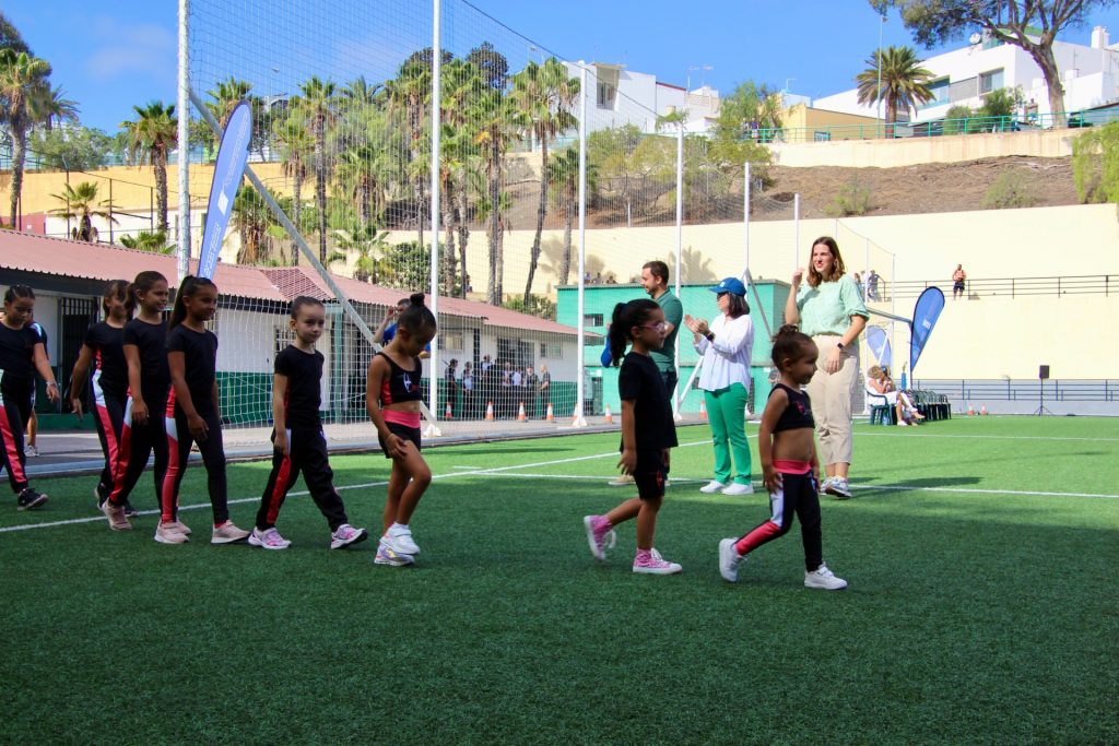 El gerente del IMD, Eloy García_ la alcaldesa de Las Palmas de Gran Canaria, Carolina Darias_ y la concejala de Deportes, Carla Campoamor_ durante la presentación de la temporada