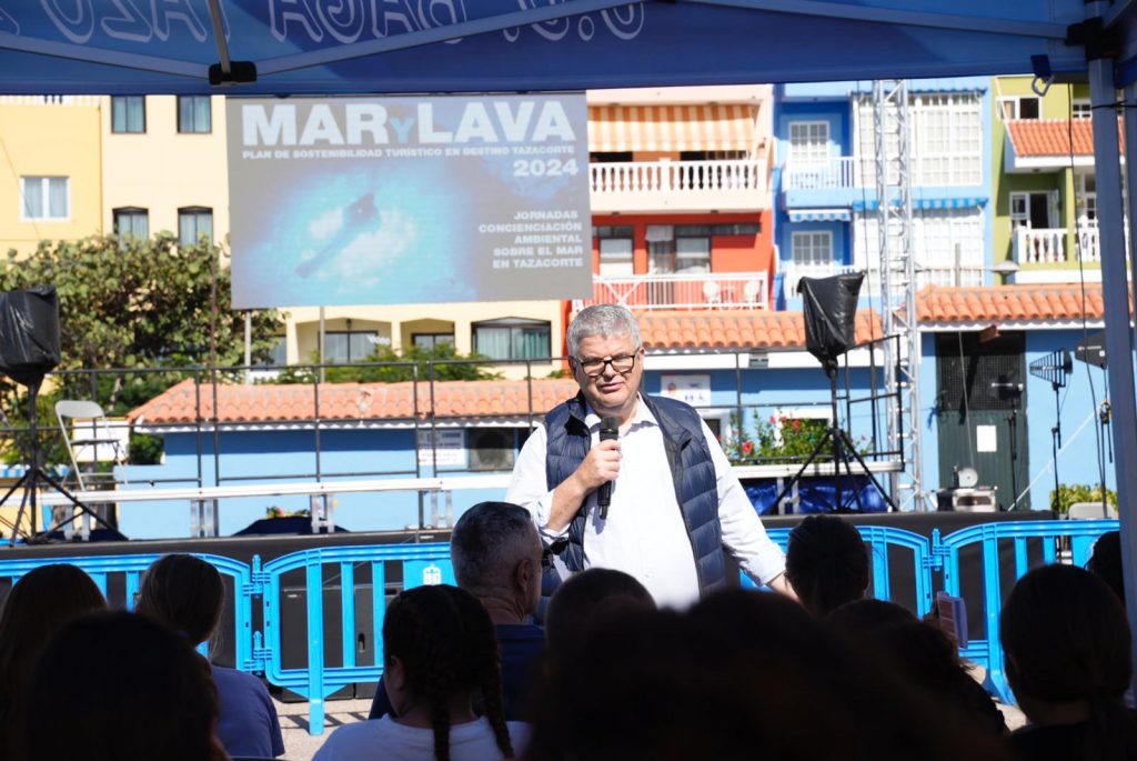 Joaquín Hernández presenta el proyecto DELTA en la feria Mar y Lava (Tazacorte)