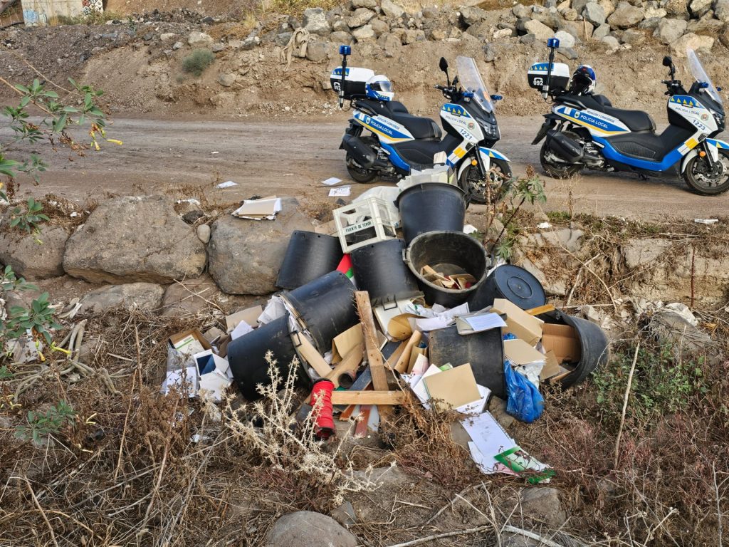 La Policía Local de Las Palmas de Gran Canaria identifica y denuncia al autor de un vertido en Barranco Seco