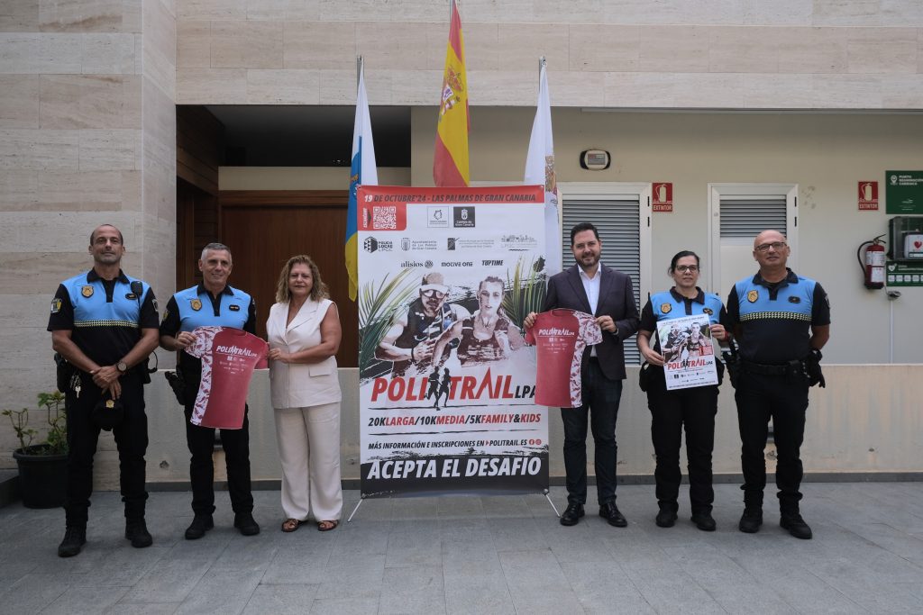 La Policía Local de Las Palmas de Gran Canaria presenta la camiseta de la carrera de montaña solidaria PolitrailLPA