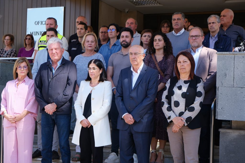 Las Palmas de Gran Canaria guarda un minuto de silencio en homenaje a las víctimas de las inundaciones en la Comunidad Valenciana y Castilla-La Mancha (1)