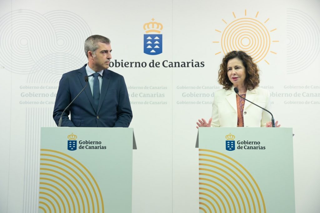 Manuel Domínguez, vicepresidente y consejero de Economía, Matilde Asián, consejera de Hacienda y Relaciones con la UE II