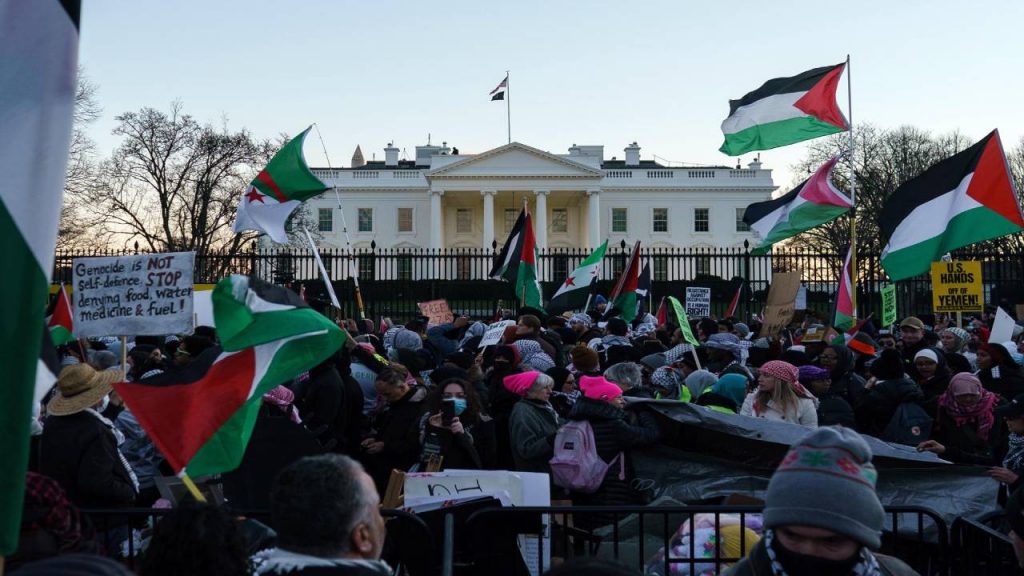 Protestan frente a la Casa Blanca