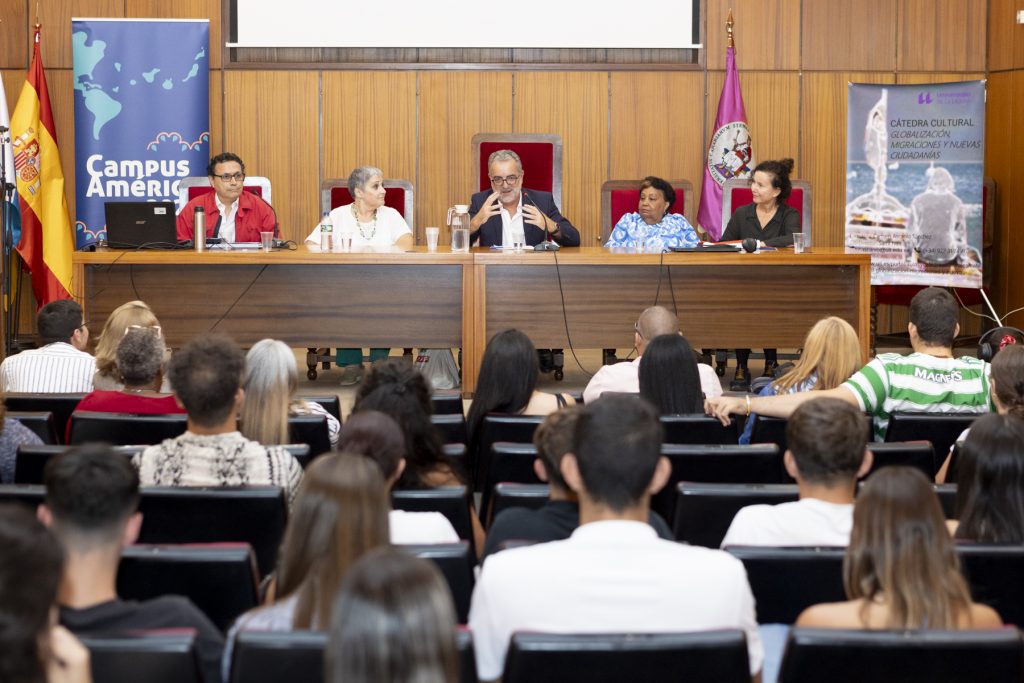 Seminario-asociasciones-inmigranres-01- Fabian-Silva-Marcela Máspero-José Antonio Batista Medina-Paula Pimentel-Barbara Rostecka