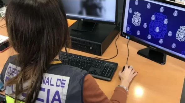 agente-de-la-policia-nacional-en-una-imagen-de-archivo