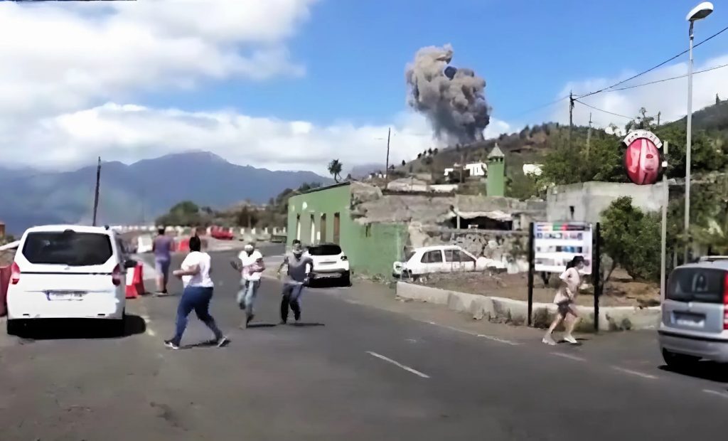 vecinos sorprendidos en el momento inciail de la erupcion (2)