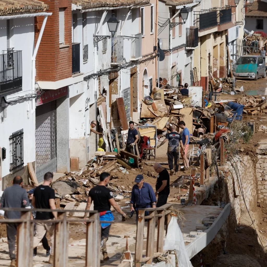 Avisan a los vecinos de Aldaia para que se metan en los primeros pisos por la lluvia