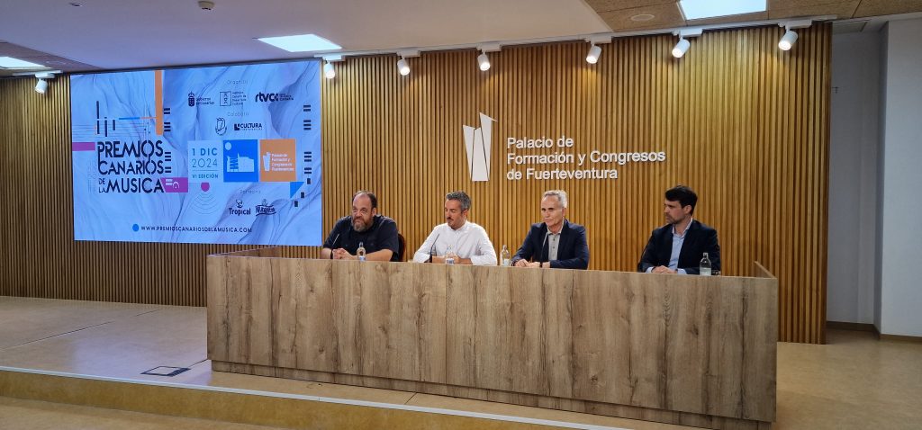 Braulio Pérez, Raycon León, Horacio Umpiérrez y Mayer Trujillo durante la rueda de prensa de presentación de la 6ª edición de los Premios Canarios de la Música