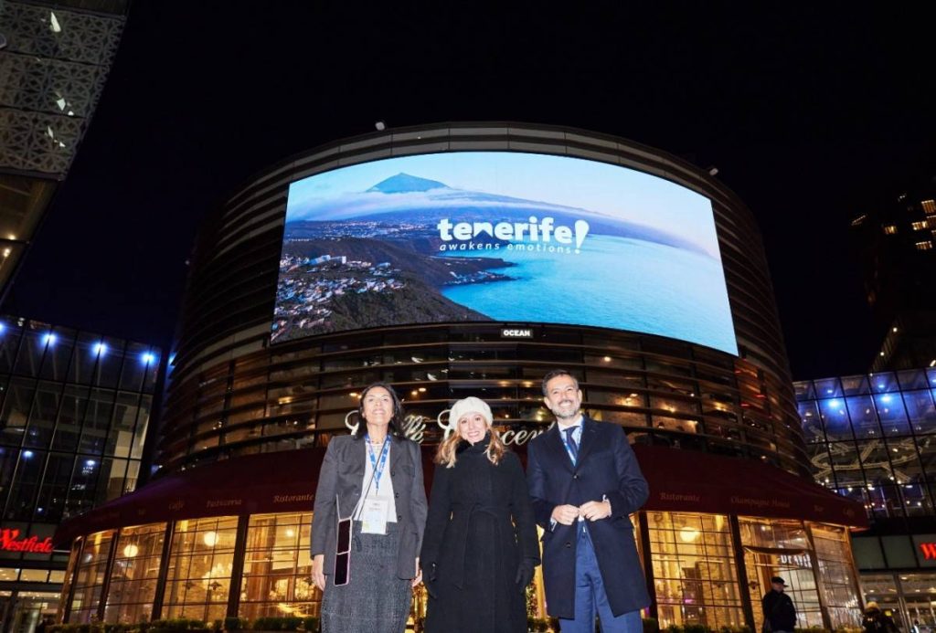 Dimple Melwani, Rosa Dávila y Lope Afonso en la WTM de Londres 2023