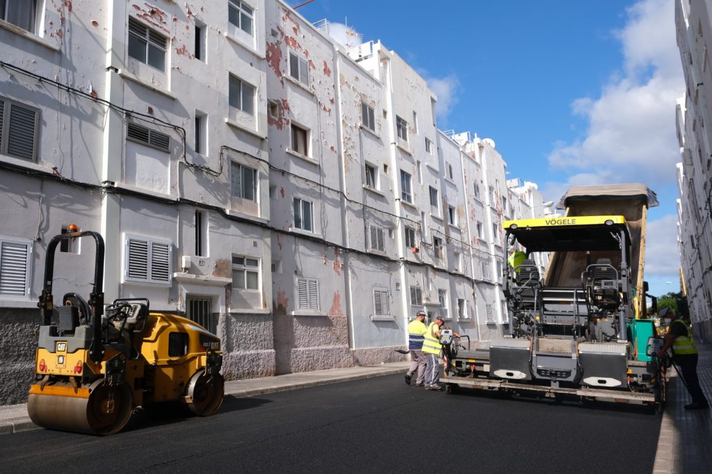 El Ayuntamiento continúa con el asfaltado de otras siete calles del barrio de Escaleritas (1)