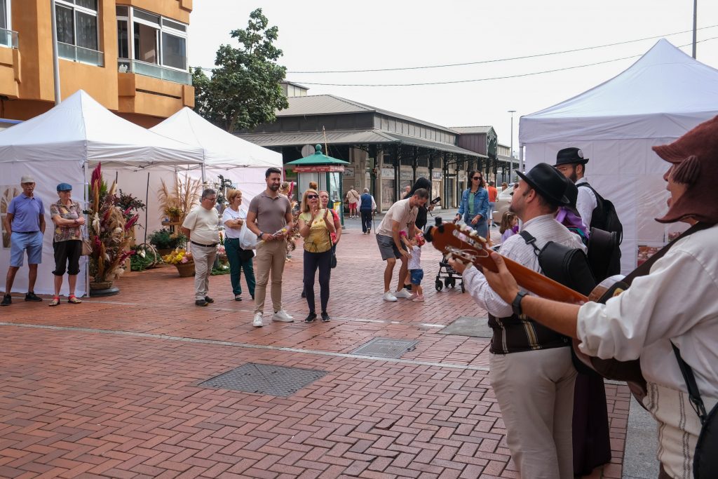 El Distrito Isleta-Puerto-Guanarteme se llena de color con el evento ‘Vive el otoño con flores’ (1)