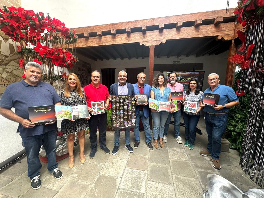 El alcalde, Alfredo Gonçalves, junto a todos los concejales del grupo de gobierno en el acto de presentación del programa de Navidad celebrado en el Museo Néstor Álamo