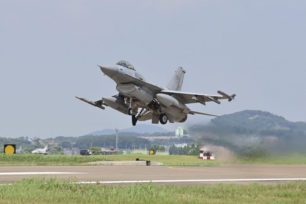 Japón, EE.UU. y Corea del Sur inician maniobras frente las tensiones con Pekín y Pionyang