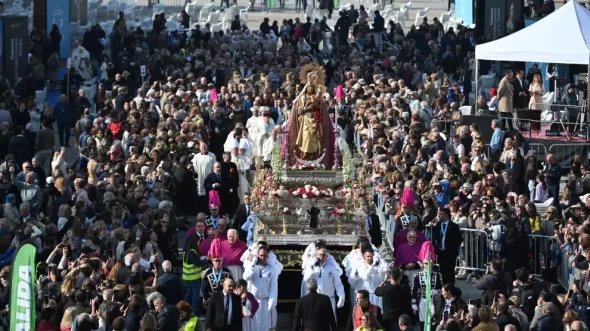 La Virgen de la Almudena, la patrona de Madrid, acompaña a los afectados de la dana