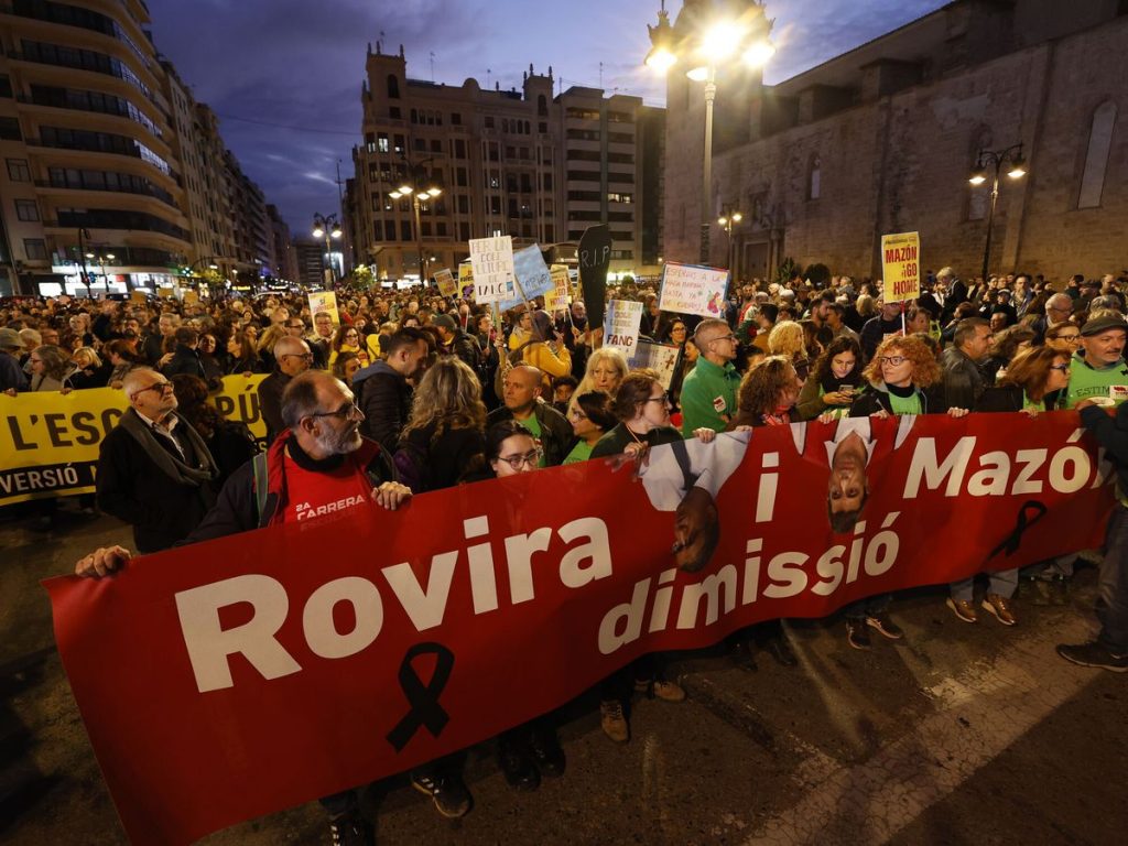 La comunidad educativa encabeza otra protesta en València contra la gestión de la dana