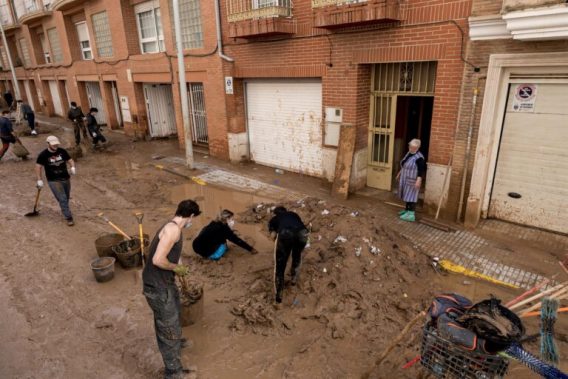 Sanidad vigila el riesgo de bacterias como la legionella en zonas afectadas por la dana