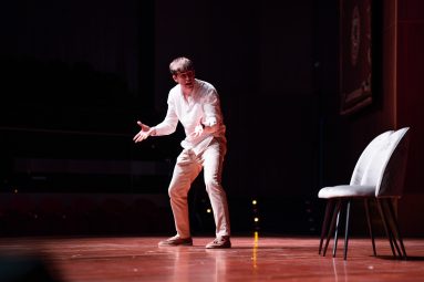 FOTO. Sanidad, Educación y Cultura reúnen a seiscientas personas en una obra de teatro para sensibilizar sobre los problemas de salud mental (1)