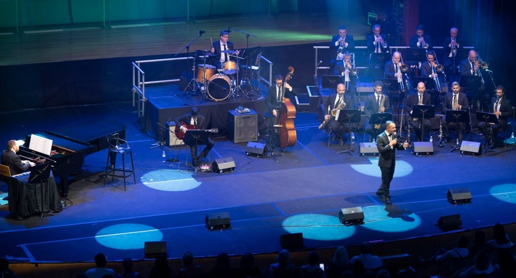 Gran Canaria Big Band y el cantante Fasur Rodríguez